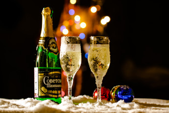 Картинка праздничные угощения шампанское бокалы