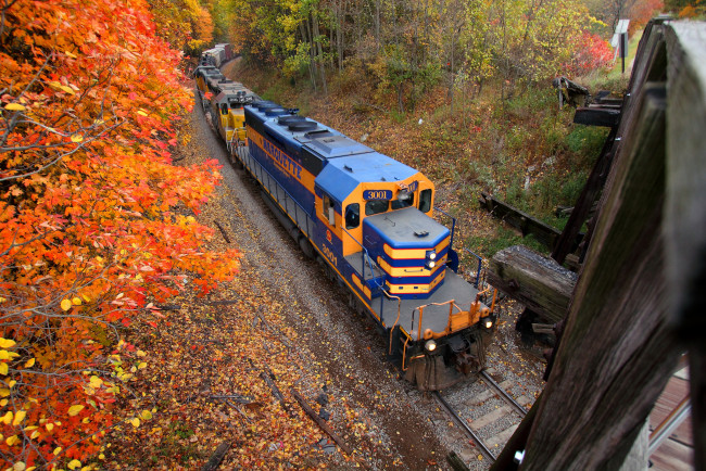 Обои картинки фото техника, поезда, грузовой, состав, вагоны, локомотив, рельсы, железная, дорога