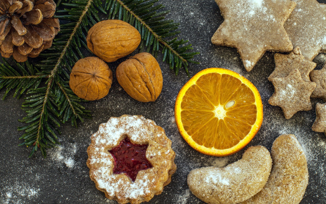 Обои картинки фото праздничные, угощения, ветка, орехи, шишка, печенье, апельсин
