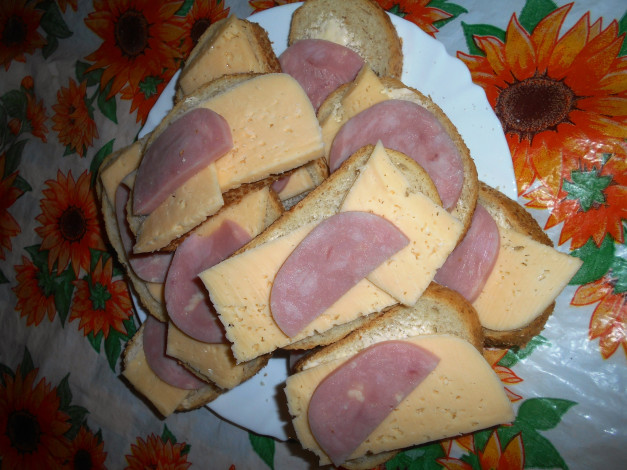 Обои картинки фото еда, бутерброды,  гамбургеры,  канапе, хлеб, сыр, колбаса