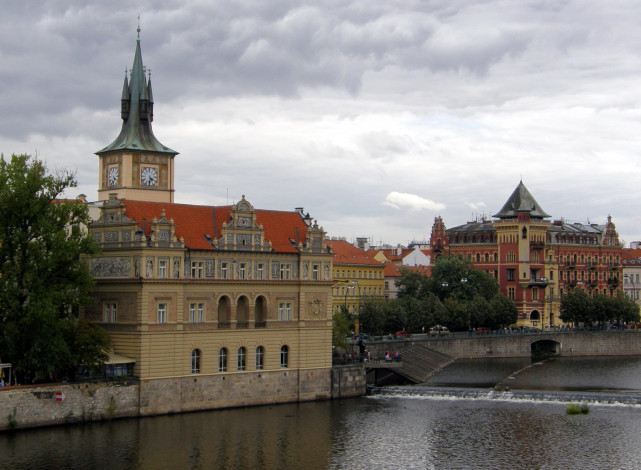 Обои картинки фото прага, Чехия, города, река, здания, набережная