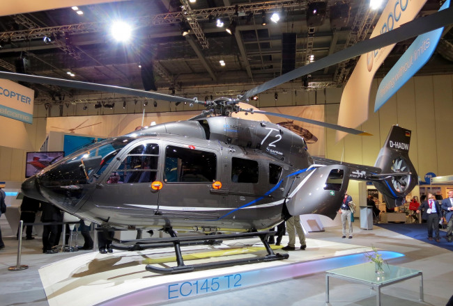 Обои картинки фото eurocopter ec145t2, авиация, вертолёты, экспонат, еврокоптер, вертолет, выставка, авиатехника