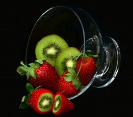 Картинка еда фрукты +ягоды клубника киви
