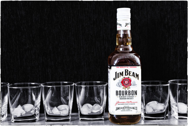 Обои картинки фото jim beam, бренды, бокалы, бутылка, виски, лед