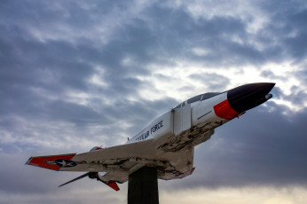 обоя f-4 phantom, авиация, памятники авиационных изделий, истребитель