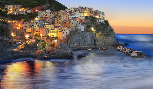Обои картинки фото italy - cinque terre manarola, города, - огни ночного города, побережье