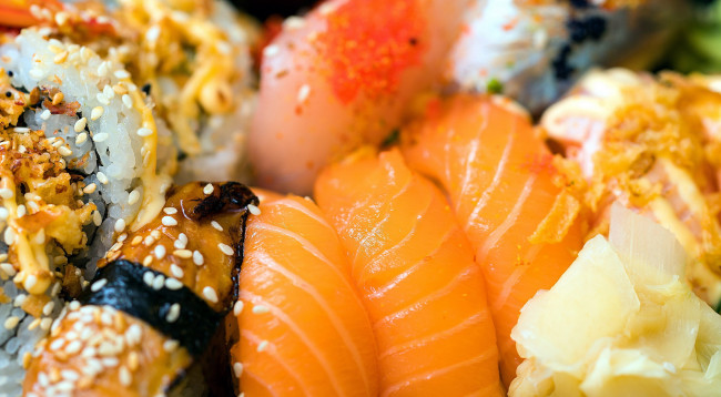 Обои картинки фото еда, рыба,  морепродукты,  суши,  роллы, ассорти, суши, роллы, кухня, японская
