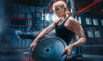 Картинка спорт body+building тренажерные залы мышцы женщины тренировка