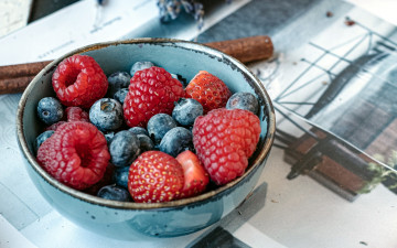 Картинка еда фрукты +ягоды клубника черника малина