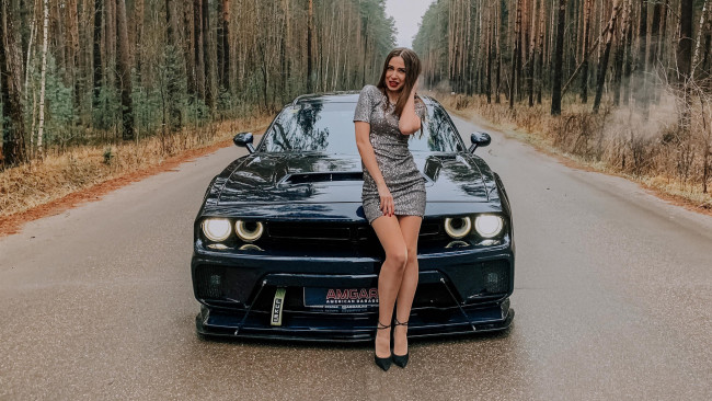 Обои картинки фото автомобили, -авто с девушками, dodge, challenger