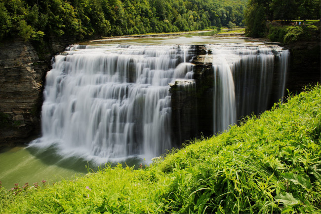 Обои картинки фото природа, водопады, обрыв, водопад, лес, река