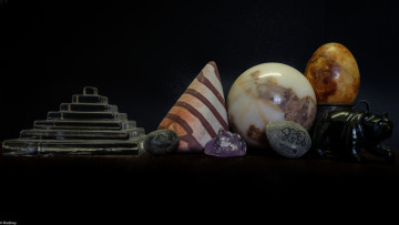 Картинка разное ракушки +кораллы +декоративные+и+spa-камни пирамида камни фон