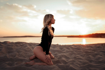 Картинка девушки -+блондинки +светловолосые озеро блондинка песок закат anna carpenter