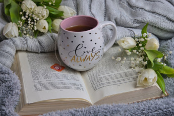 Картинка еда напитки +чай книга тюльпаны чай кружка