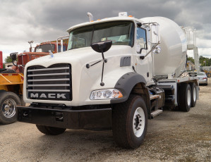 обоя mack truck with mcneilus mixer, автомобили, mack, trucks, грузовики, сша, inc, тяжелые