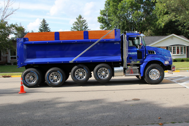 Обои картинки фото 2013 mack truck granite, автомобили, mack, тяжелые, грузовики, сша, trucks, inc