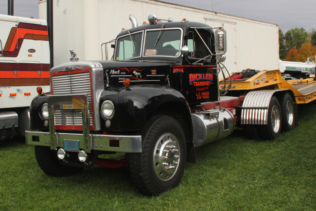 Обои картинки фото mack truck model b-73, автомобили, mack, грузовики, сша, trucks, inc, тяжелые