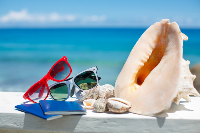 Обои картинки фото разное, ракушки,  кораллы,  декоративные и spa-камни, sea, blue, sky, shells, sun, glasses, summer, vacation, beach, accessories