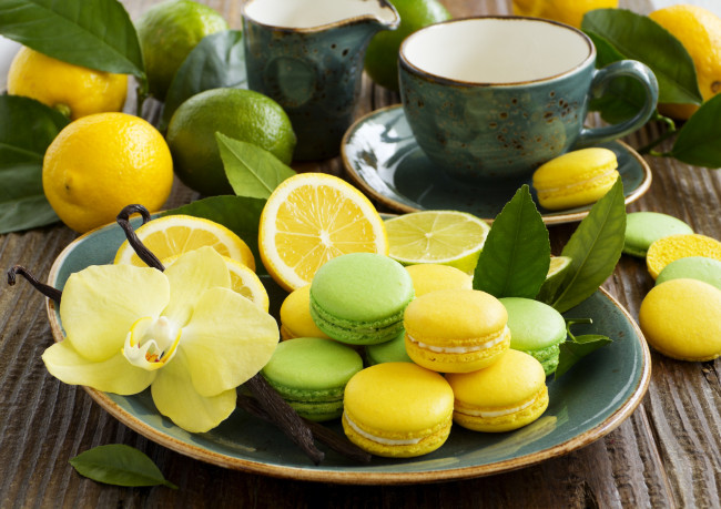 Обои картинки фото еда, - макаруны, макаруны, орхидея, лайм, лимоны