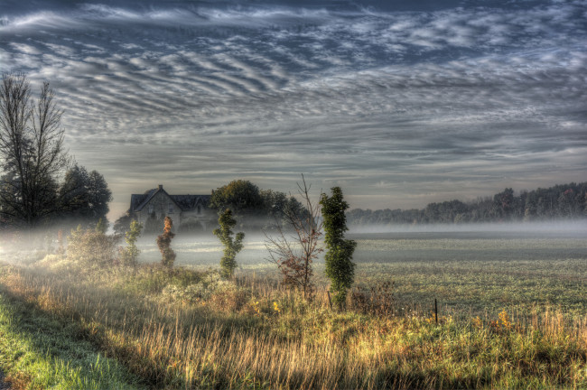 Обои картинки фото природа, пейзажи, утро, поле, туман, дом