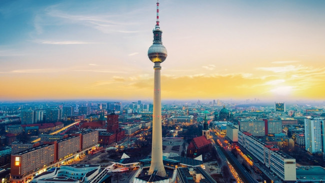 Обои картинки фото города, берлин , германия, башня, панорама, огни, дома, столица