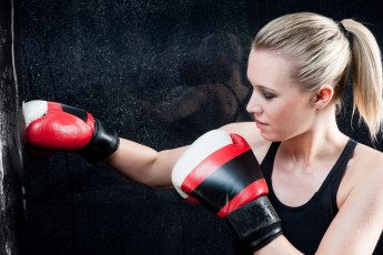 Картинка бокс спорт перчатки девушка тренировка