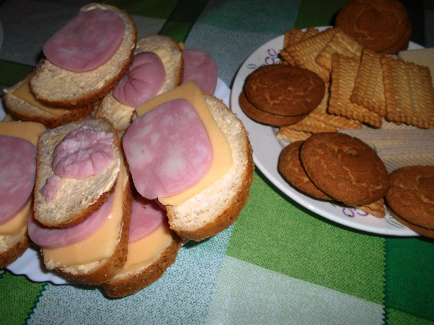 Обои картинки фото еда, бутерброды,  гамбургеры,  канапе, печенье, хлеб, колбаса, сыр