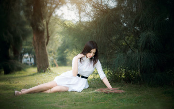 Картинка девушки -unsort+ азиатки парк поляна платье книга