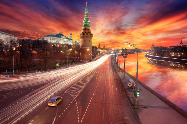 Обои картинки фото города, москва , россия, кремль, закат, река, улица