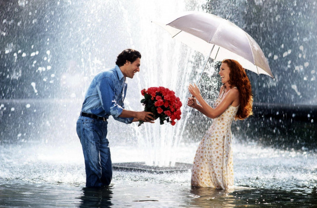 Обои картинки фото разное, мужчина женщина, букет, влюбленные, зонтик, фонтан, розы