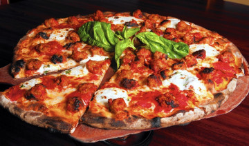 Картинка еда пицца помидоры сыр базилик
