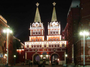 Картинка аоскресенские ворота перед входом на красную площадь города москва россия
