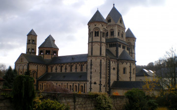 Картинка города католические соборы костелы аббатства аббатство maria laach германия