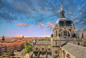 Картинка города -+католические+соборы +костелы +аббатства мадрид испания собор небо панорама