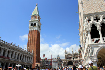 Картинка города венеция+ италия ажурные здания туристы