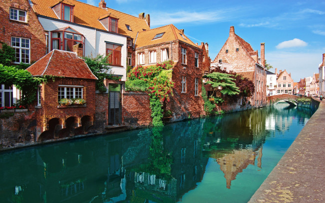 Обои картинки фото города, брюгге , бельгия, цветы, канал, лето, дома, мост