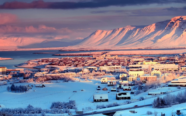 Обои картинки фото города, рейкьявик , исландия, зима, панорама, здания, снег, горы