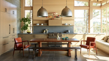 Картинка интерьер кухня плита шкафы диван стол обеденный стулья