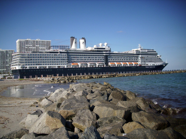 Обои картинки фото holland, america, корабли, лайнеры, лайнер, порт, берег, выход, в, море