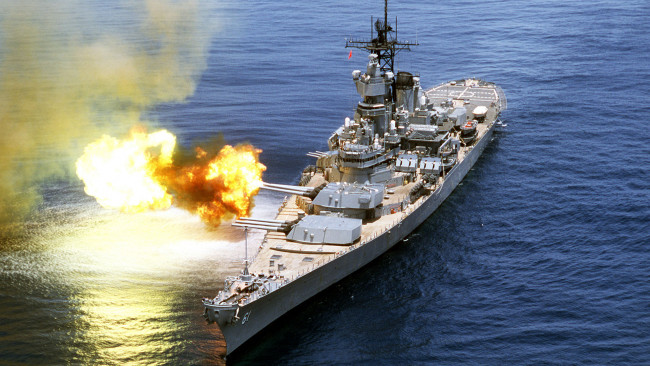 Обои картинки фото uss, iowa, bb, 61, корабли, крейсеры, линкоры, эсминцы, залп, линкор, главного, калибра