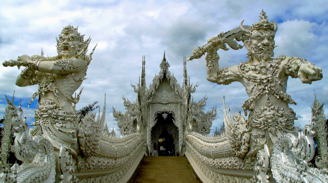 Обои картинки фото wat, rong, khun, chiang, rai, thailand, города, буддистские, другие, храмы, мост, white, temple, белый, храм, ват, ронг, кхун, тайланд