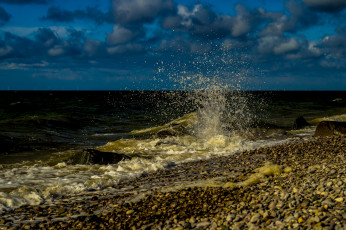 Картинка природа побережье камни брызги море