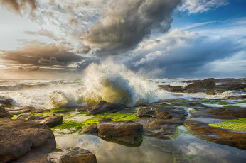 Картинка природа побережье волны рассвет море брызги скалы камни