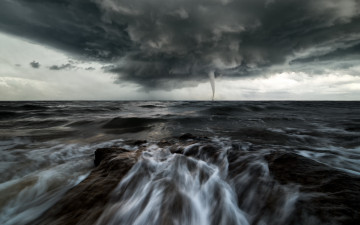 Картинка природа стихия торнадо море небо
