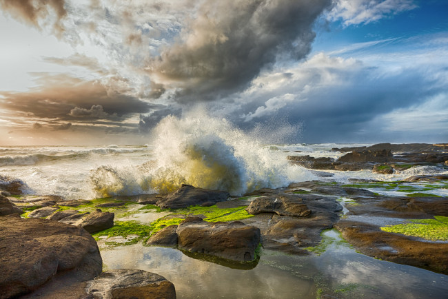 Обои картинки фото природа, побережье, волны, рассвет, море, брызги, скалы, камни