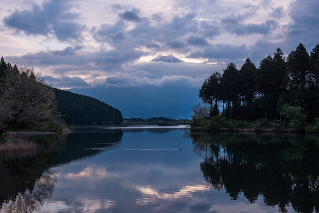 Обои картинки фото природа, реки, озера, гора, облака, деревья, река