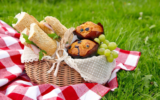 Обои картинки фото еда, разное, корзинка, бутерброды, кексы, пикник