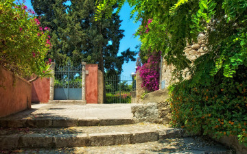 Картинка italy разное сооружения постройки деревья цветы ступеньки ворота италия