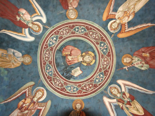 Картинка интерьер убранство роспись храма ангелы
