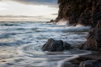 Картинка природа побережье океан волны скалы берег